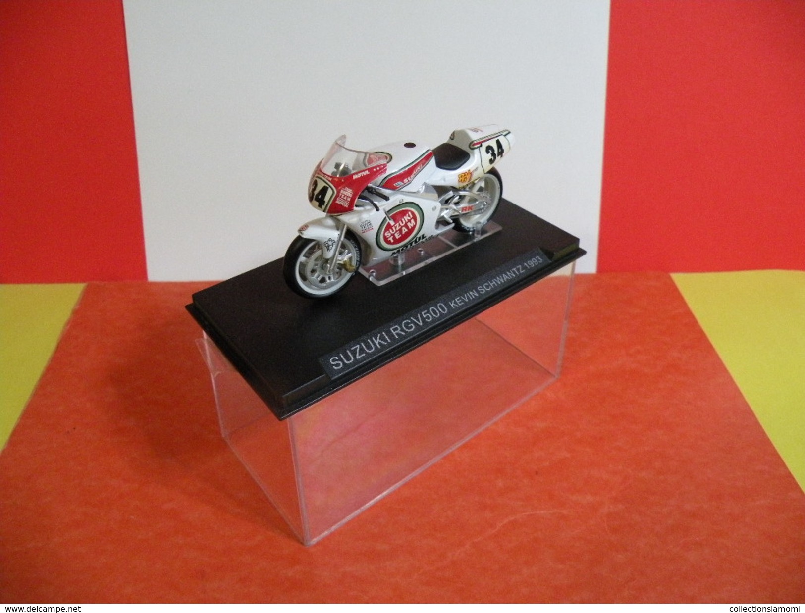 MOTO 1/24 > Suzuki RG 500 Kevin Schwantz 1993 Sous Vitrine - Motorcycles