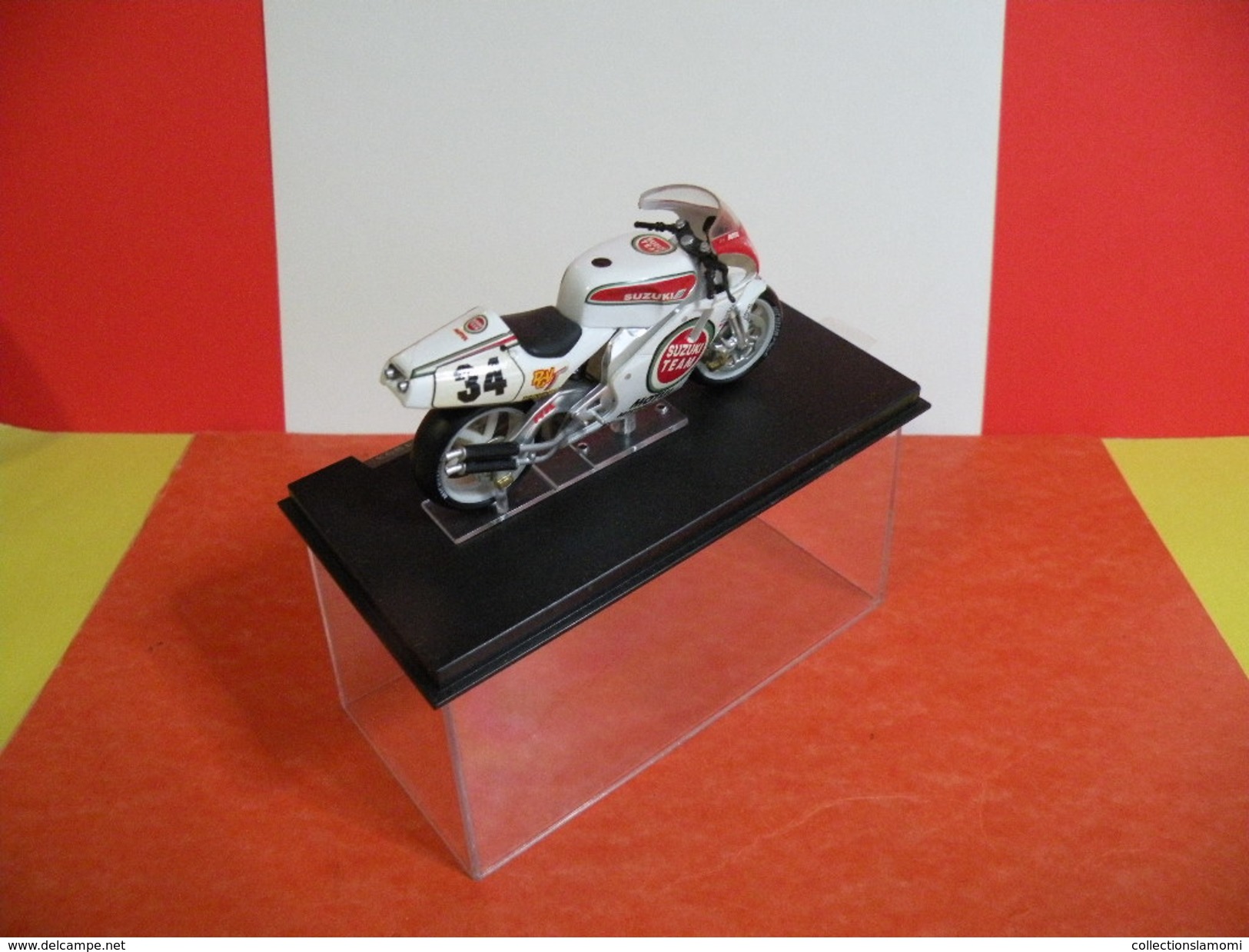 MOTO 1/24 > Suzuki RG 500 Kevin Schwantz 1993 Sous Vitrine - Motos