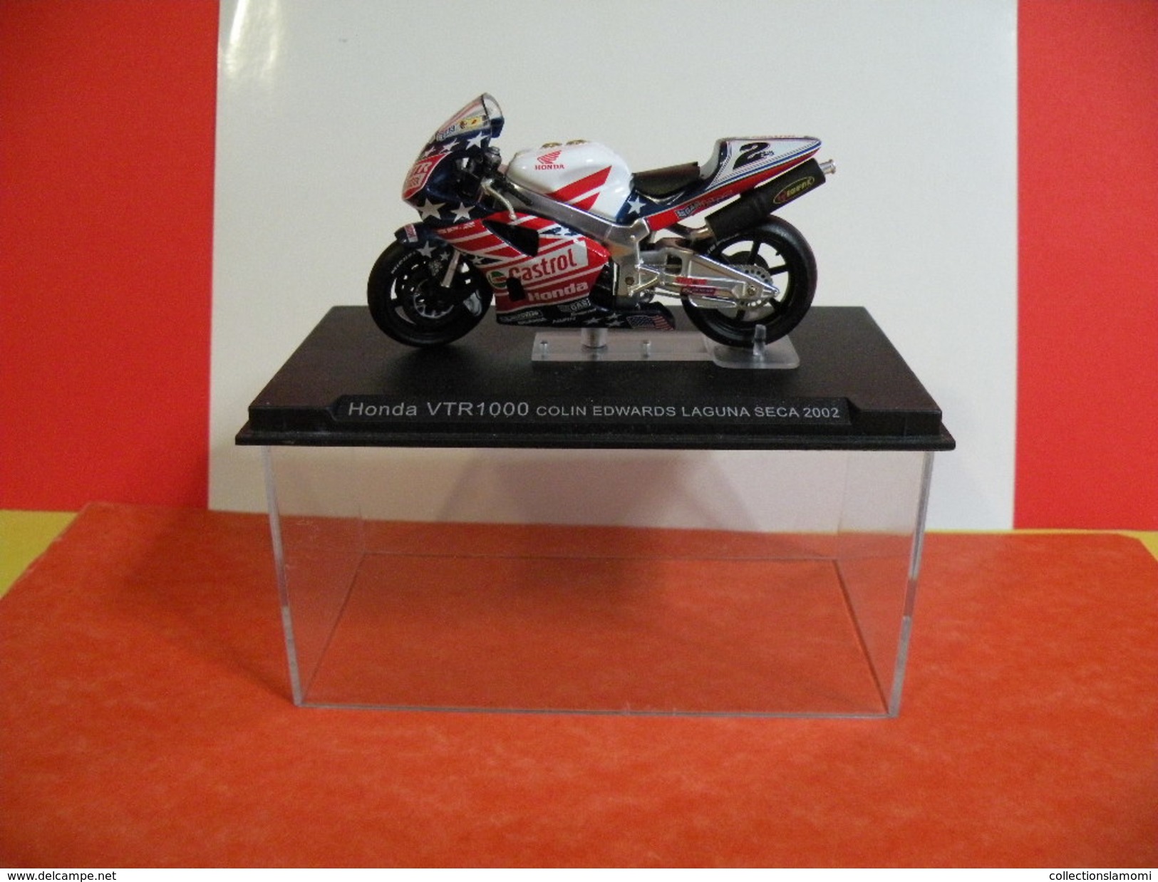 MOTO 1/24 > Honda VTR 1000 Colin Edwards Laguna Séca 2002 (sous Vitrine) - Motos