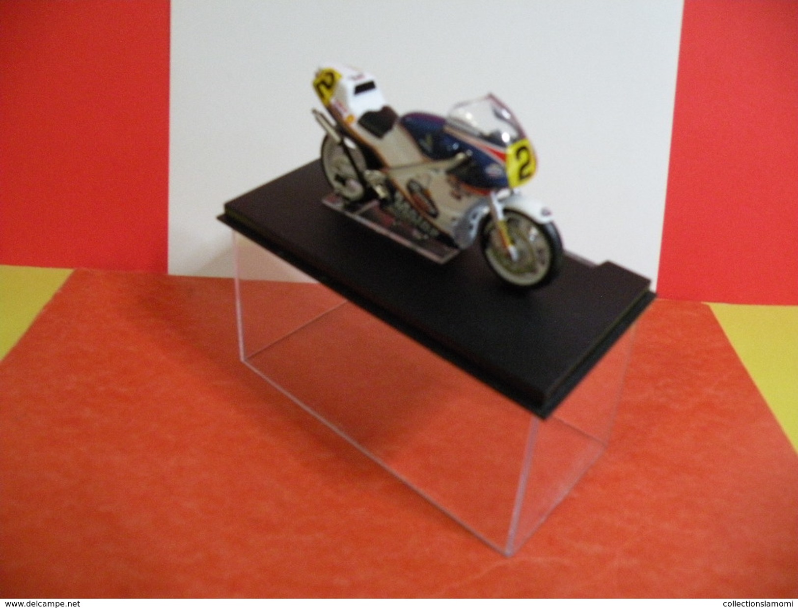 MOTO 1/24 > Honda NSR 500 Wayne Gardner 1987 (sous Vitrine) - Motorräder