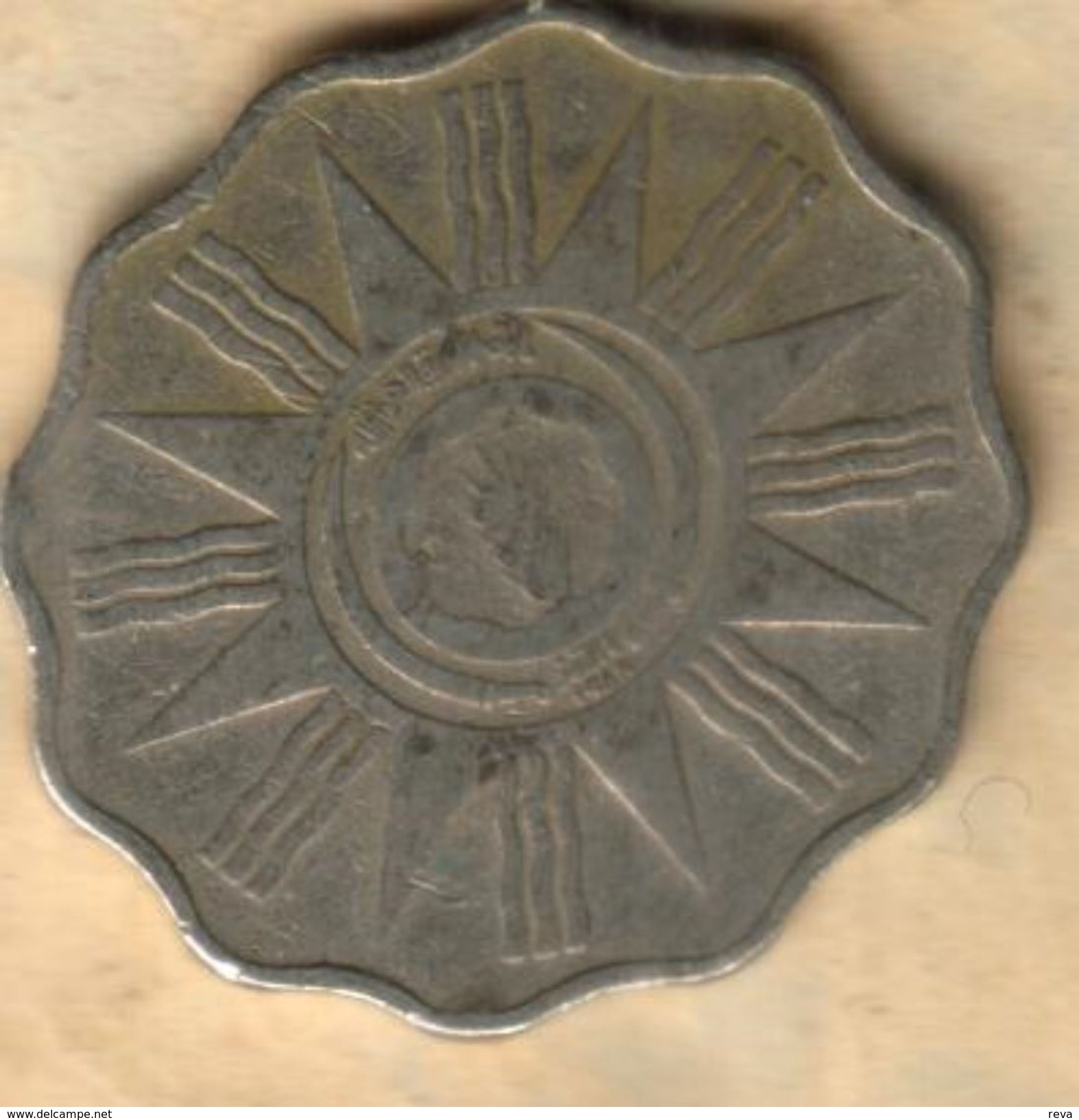 IRAQ 10 FILS ARABIC WRITING FRONT EMBLEM BACK 1379 -1959 KM? READ DESCRIPTION CAREFULLY !!! - Iraq