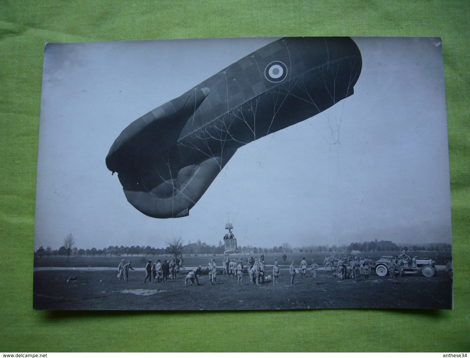 Photo Guerre Dirigeable Avec Nacelle + Militaires 14/18 ? Format 11 X 16 Cm - 1914-18