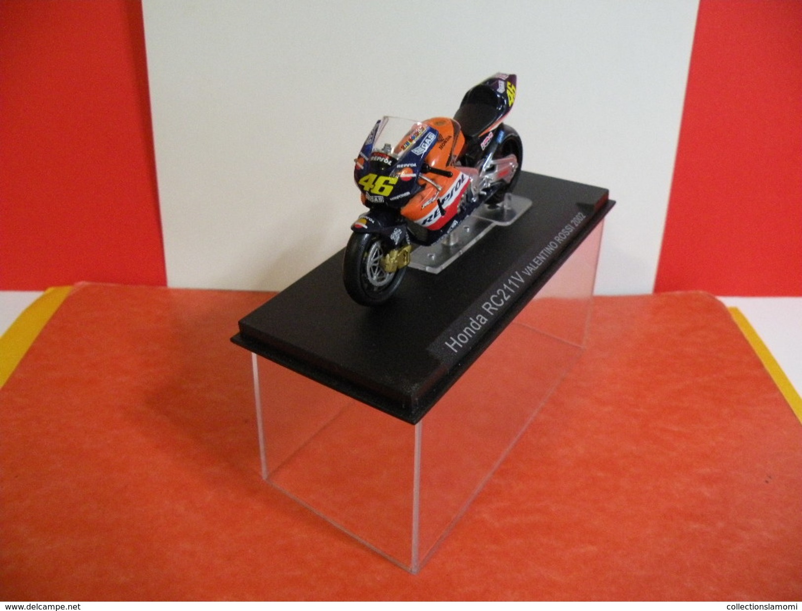 MOTO 1/24 > Honda RC 211 V Valentino Rossi 2002 (sous Vitrine) - Motorfietsen