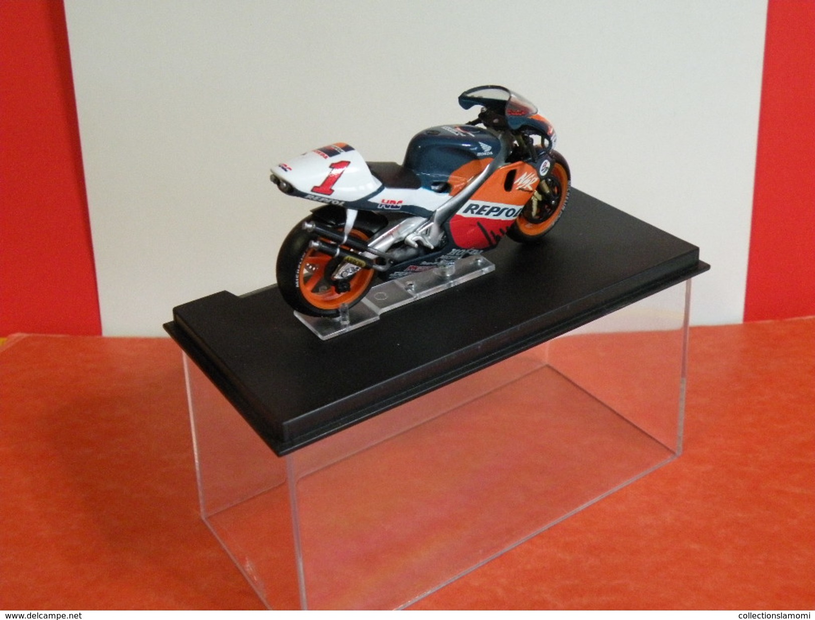 MOTO 1/24 > Honda NSR 500 Michael Doohan 1998 (sous Vitrine) - Motorfietsen