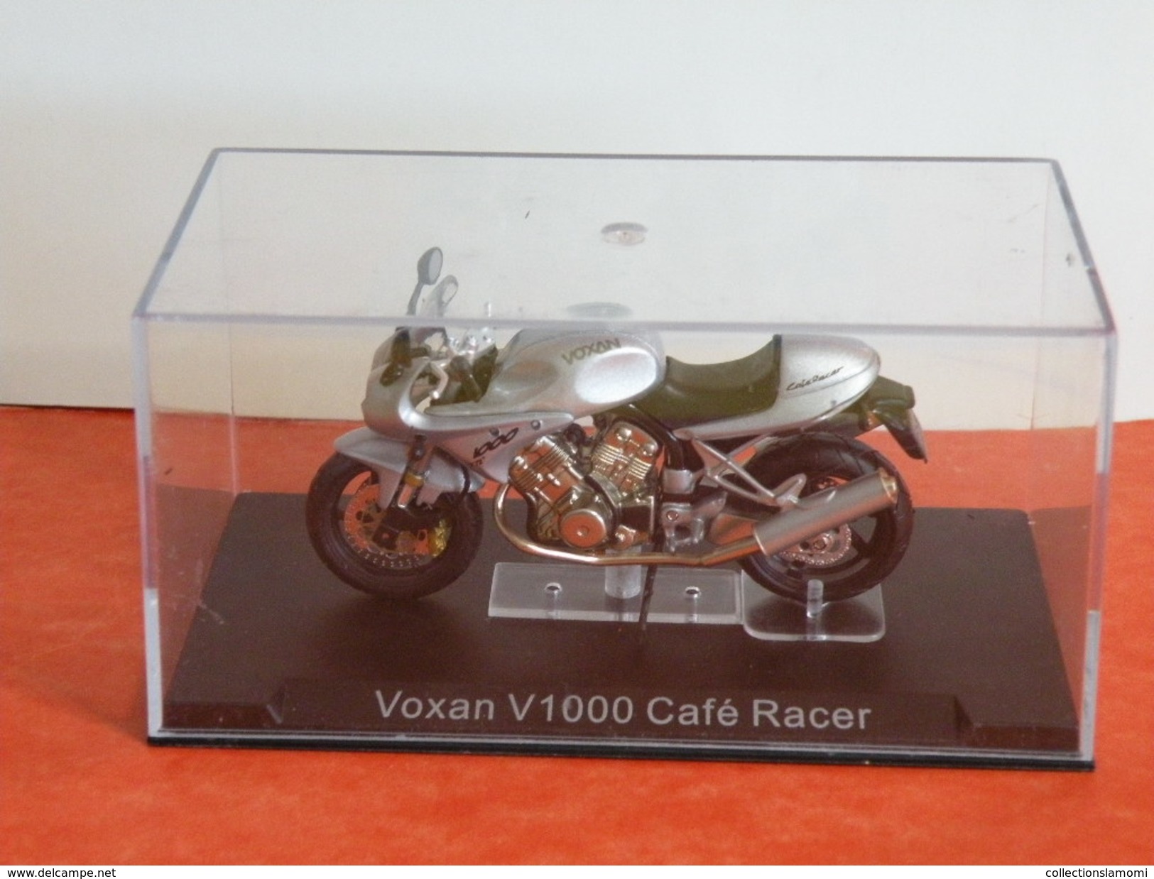 MOTO 1/24 > Voxan V1000 Café Racer (sous Vitrine) - Moto
