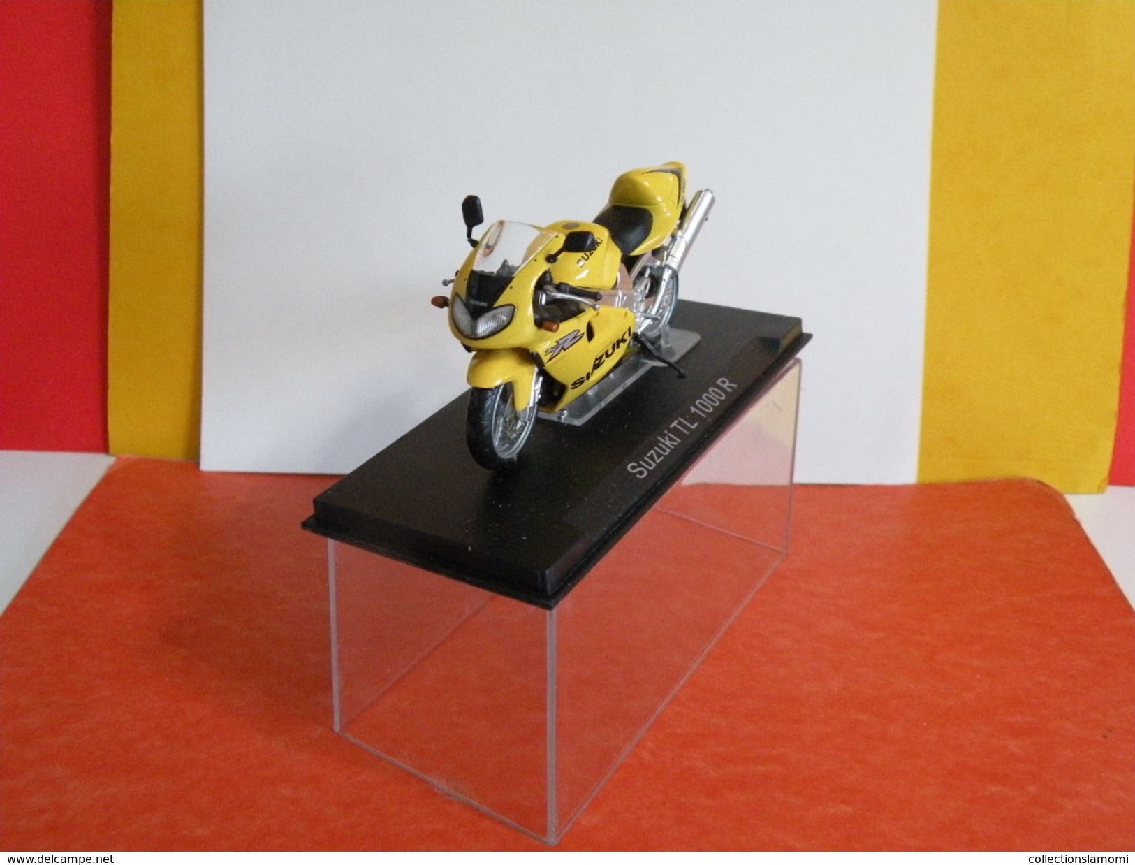 MOTO 1/24 > Suzuki TL 1000R (sous Vitrine) - Motorfietsen