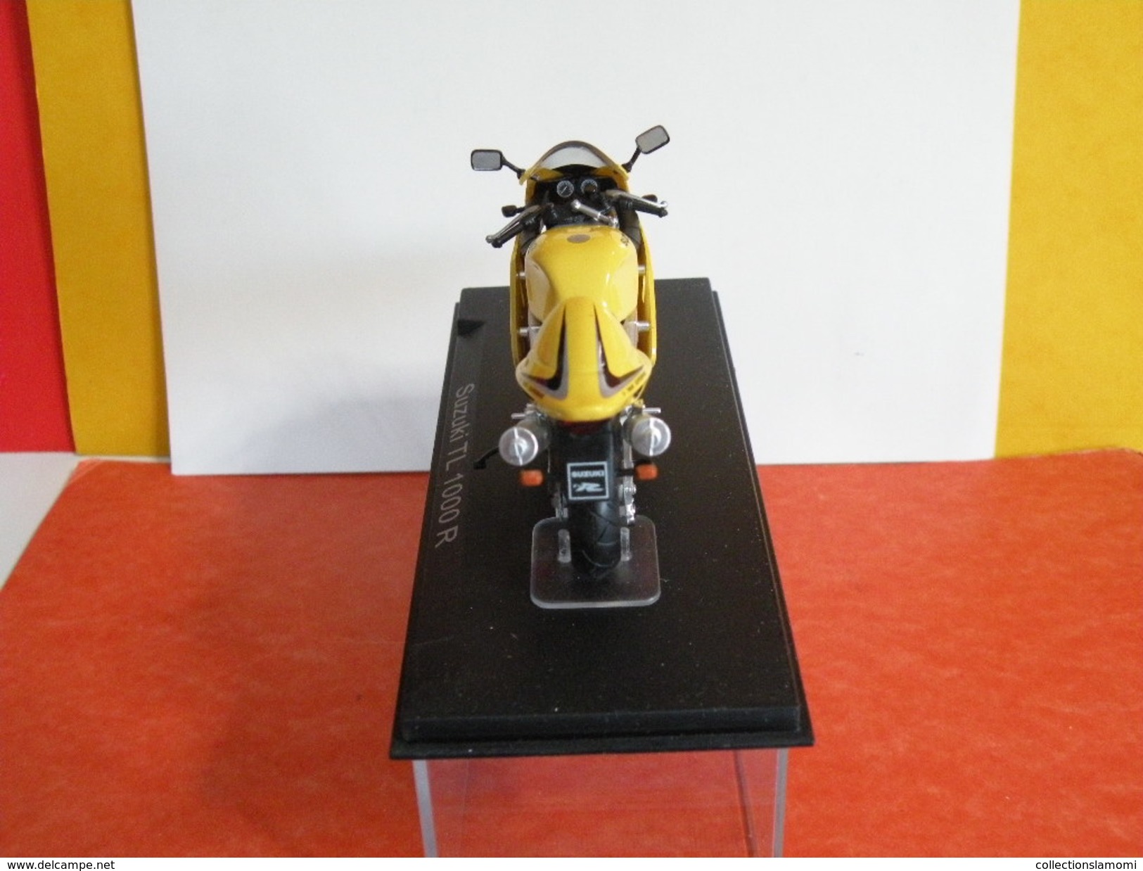 MOTO 1/24 > Suzuki TL 1000R (sous Vitrine) - Moto