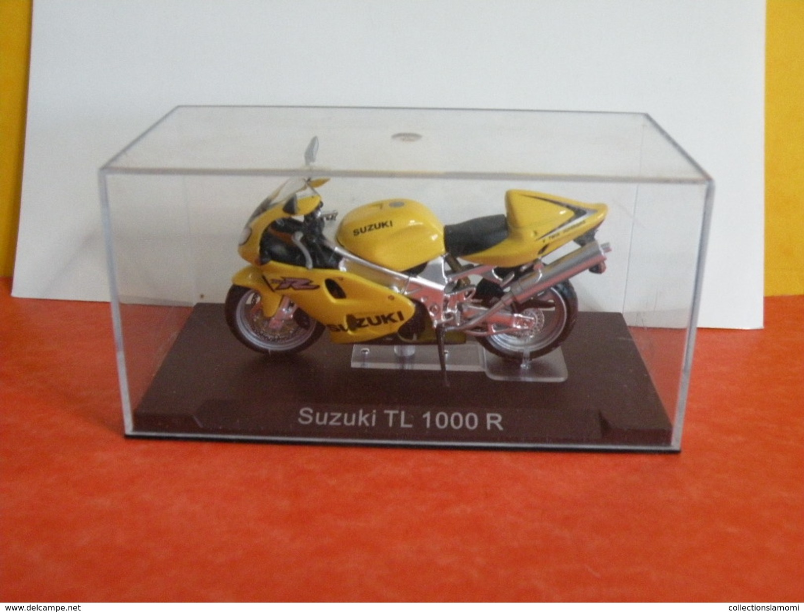 MOTO 1/24 > Suzuki TL 1000R (sous Vitrine) - Motos