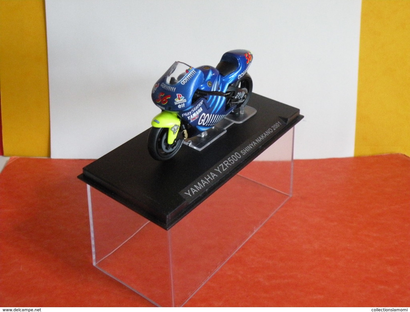 MOTO 1/24 > Yamaha YZR 500 Shinya Nakano 2001 (sous Vitrine) - Moto