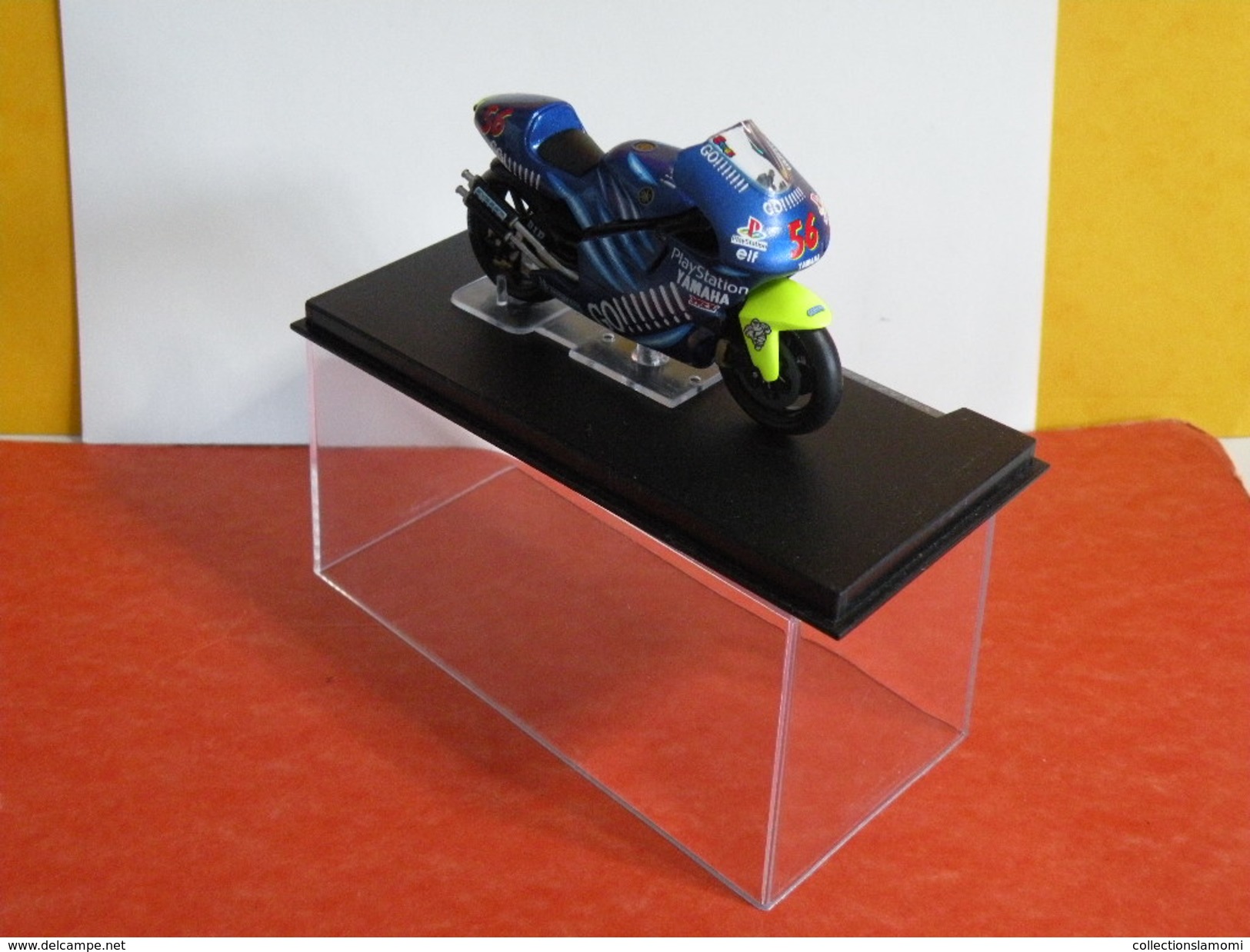 MOTO 1/24 > Yamaha YZR 500 Shinya Nakano 2001 (sous Vitrine) - Motorfietsen