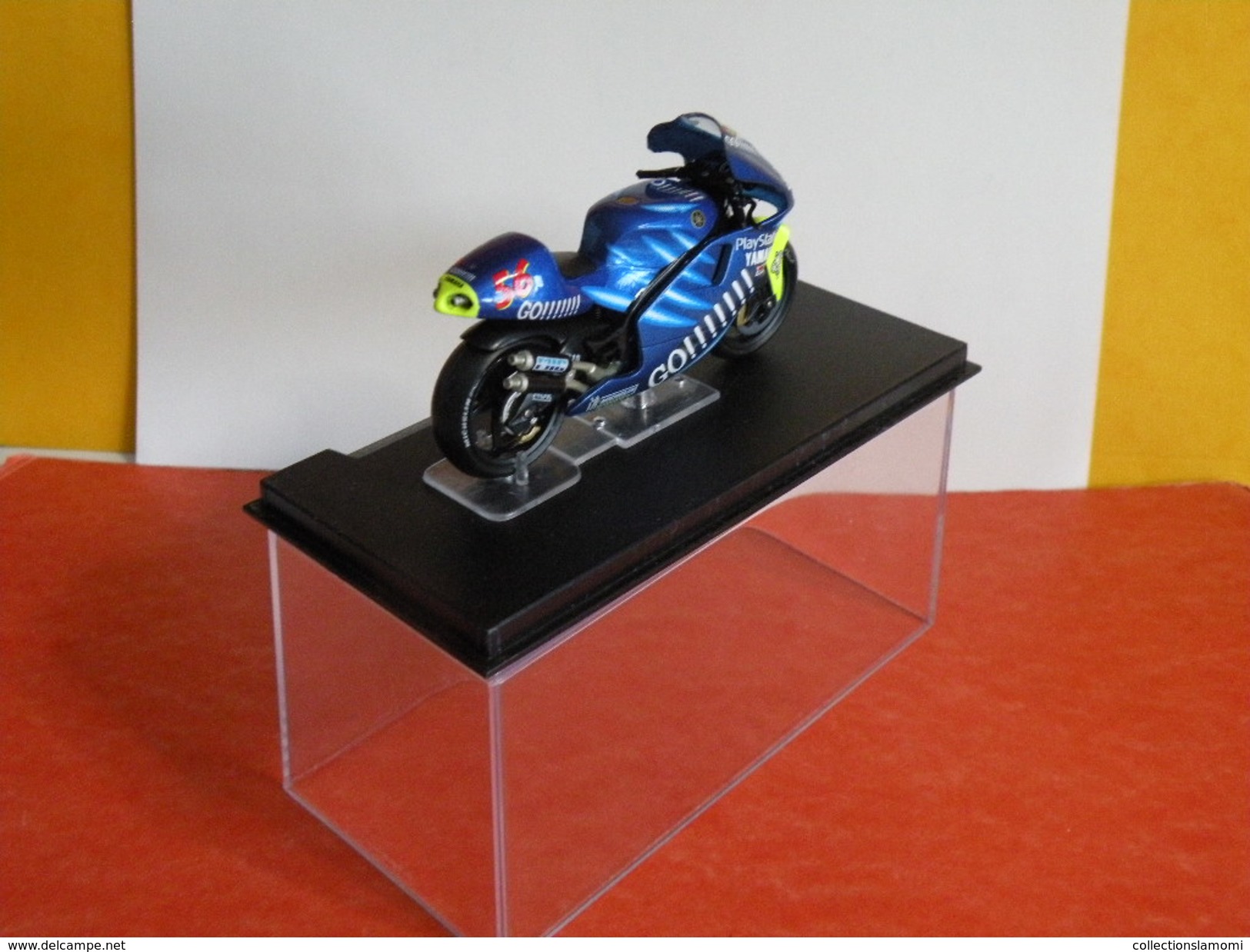 MOTO 1/24 > Yamaha YZR 500 Shinya Nakano 2001 (sous Vitrine) - Motos