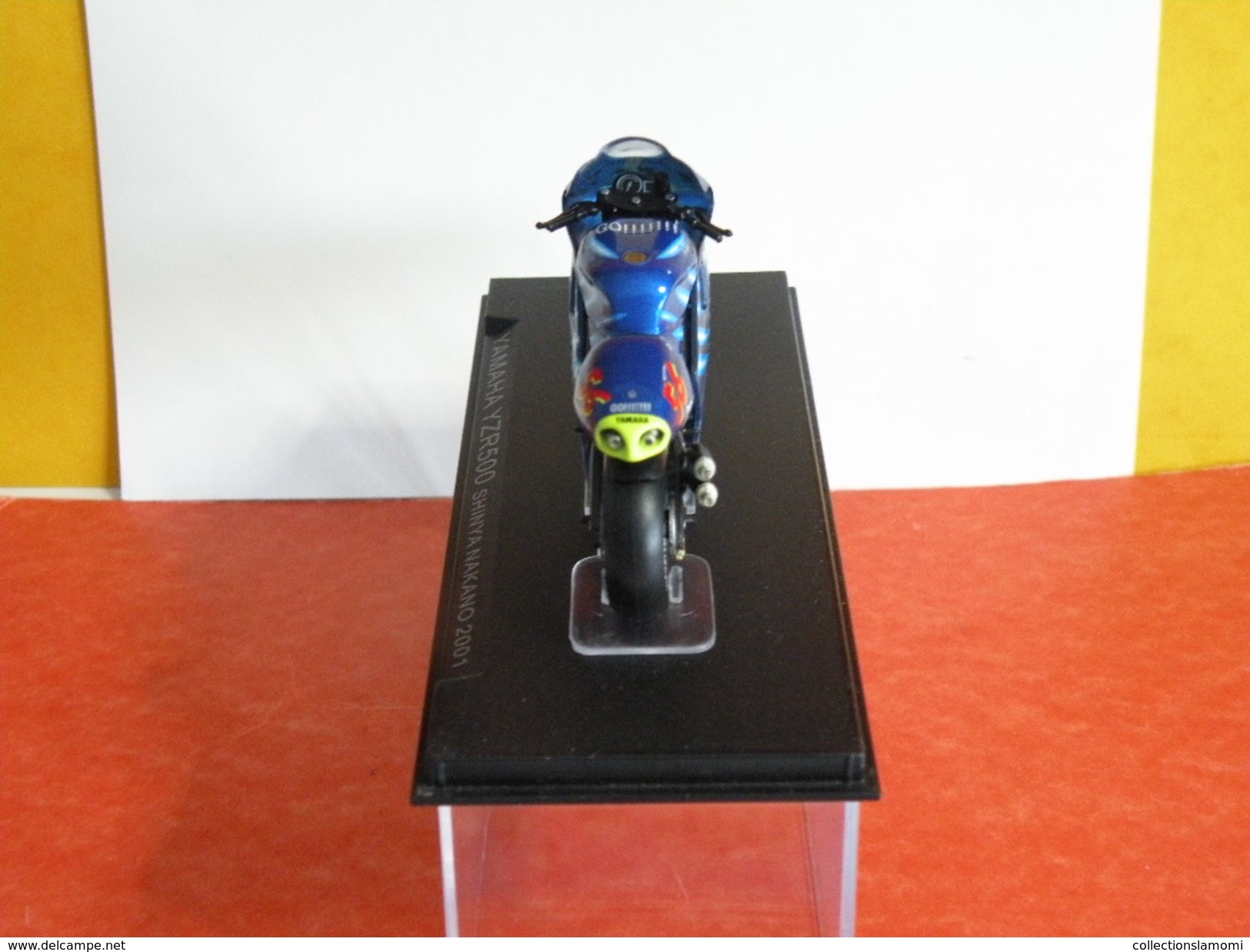 MOTO 1/24 > Yamaha YZR 500 Shinya Nakano 2001 (sous Vitrine) - Motos