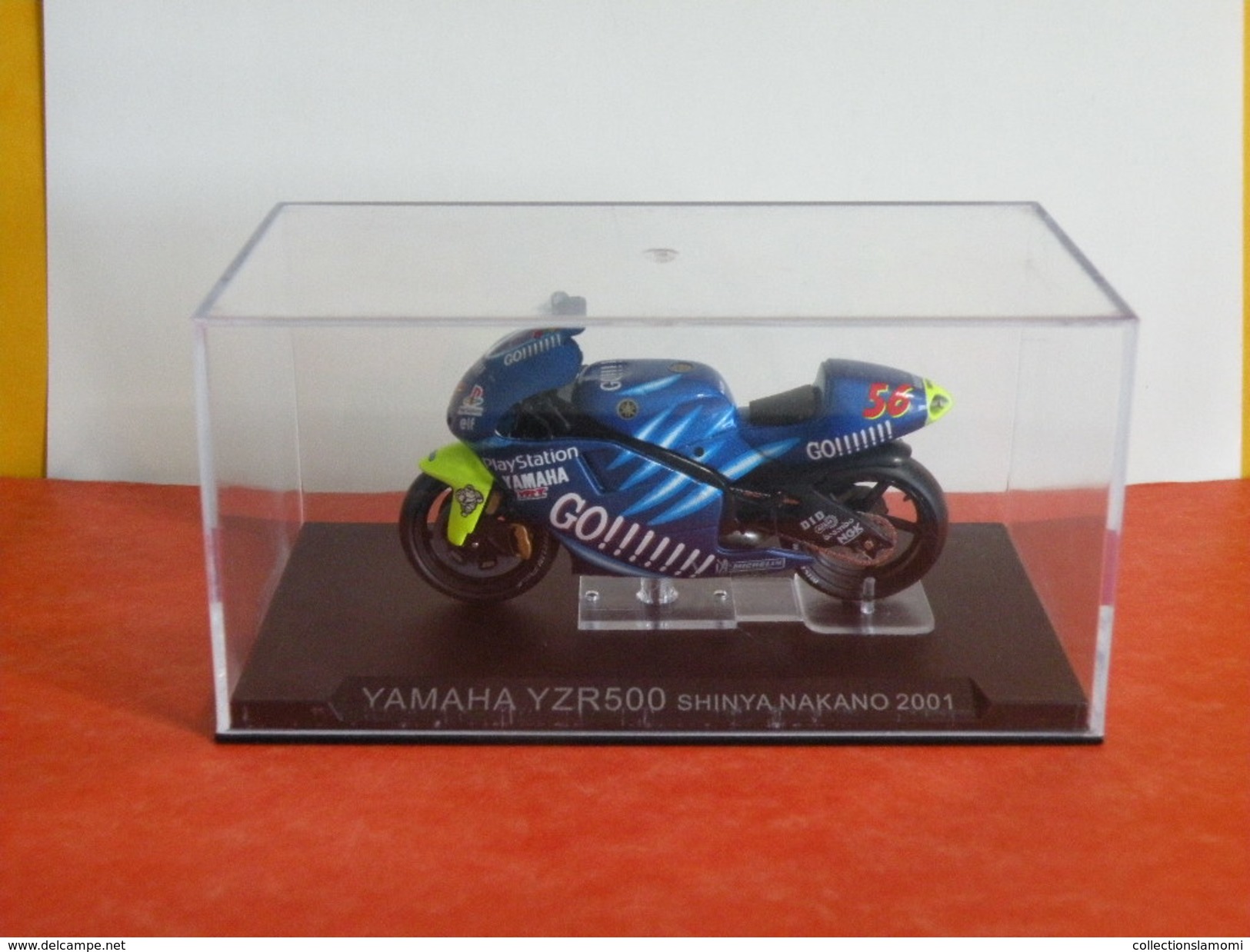 MOTO 1/24 > Yamaha YZR 500 Shinya Nakano 2001 (sous Vitrine) - Motorcycles