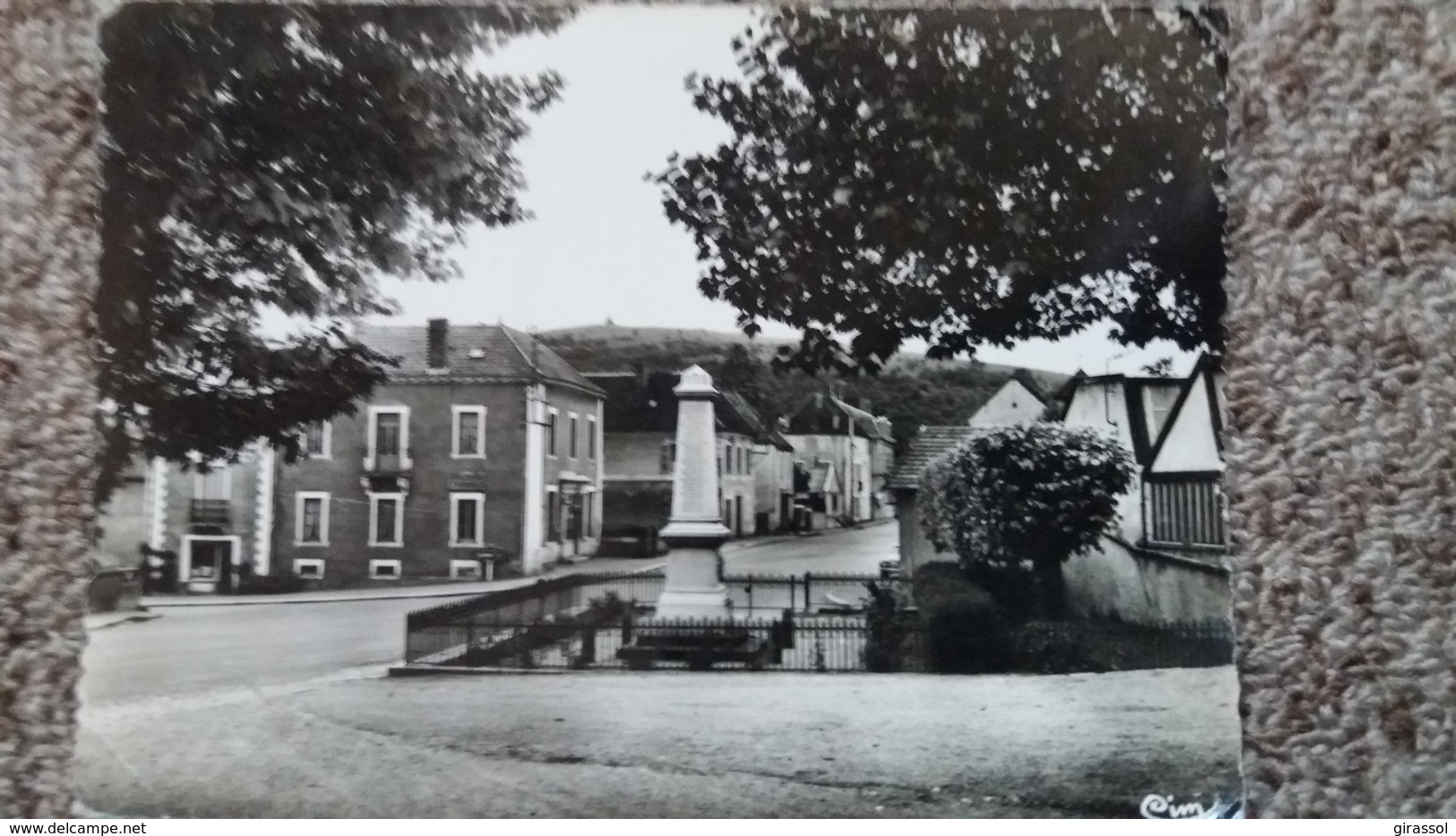 CPSM SAINT GENGOUX LE NATIONAL 71 LA PLACE ET LE MONUMENT AUX MORTS ED CIM 1957 - Autres & Non Classés