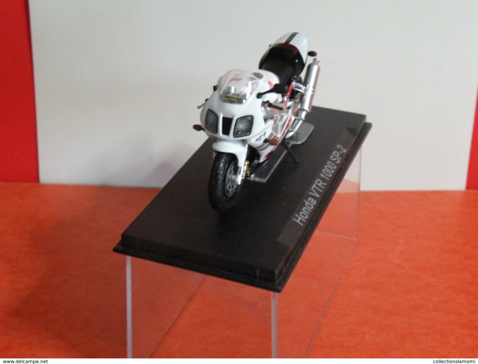 MOTO 1/24 > Honda VTR 1000 SP 2 (sous Vitrine) - Motos