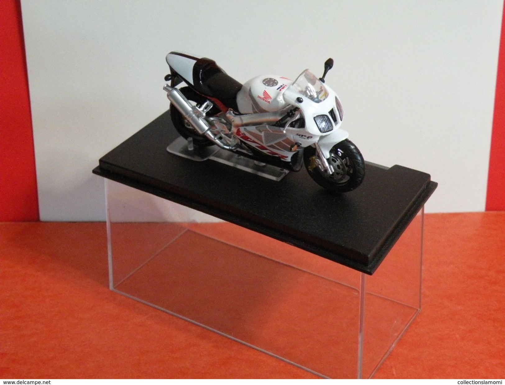 MOTO 1/24 > Honda VTR 1000 SP 2 (sous Vitrine) - Motorräder