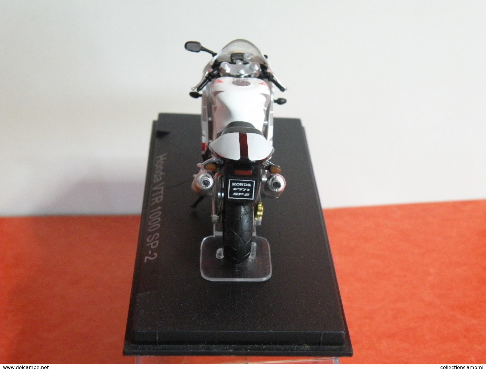 MOTO 1/24 > Honda VTR 1000 SP 2 (sous Vitrine) - Motorcycles