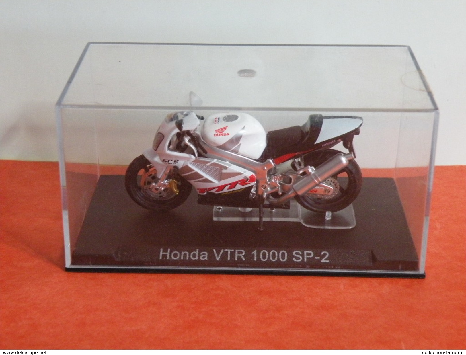 MOTO 1/24 > Honda VTR 1000 SP 2 (sous Vitrine) - Moto