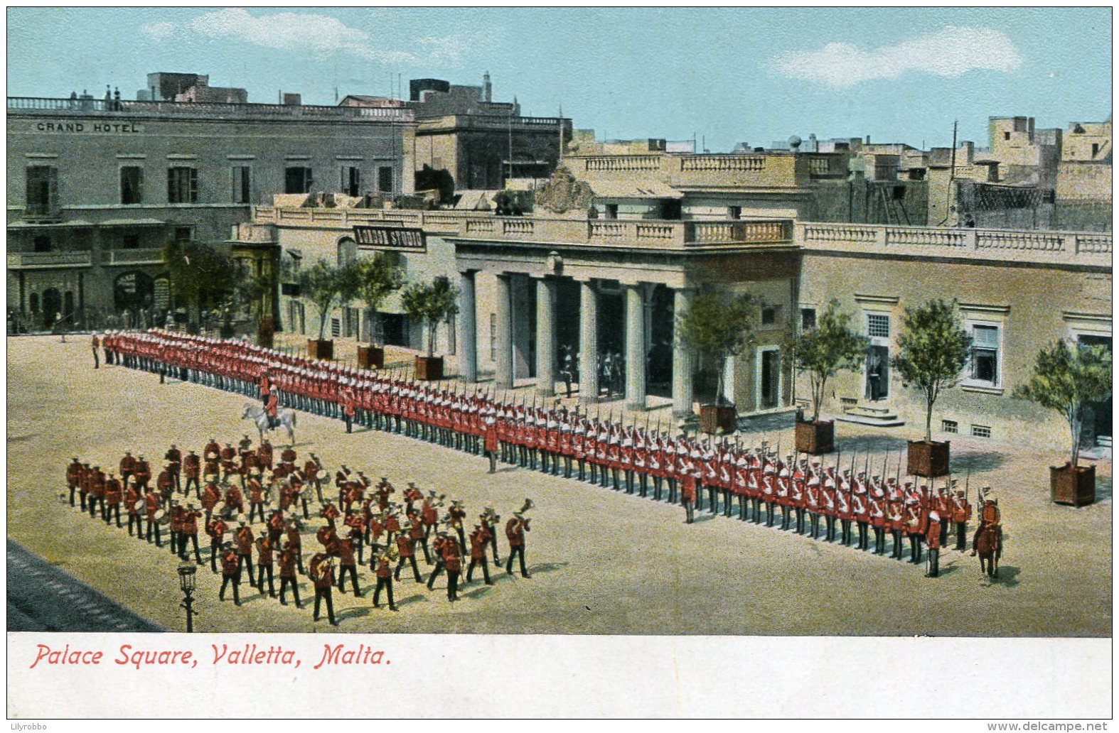 MALTA - Palace Square Valletta  - Soldiers On Parade Etc - Malta