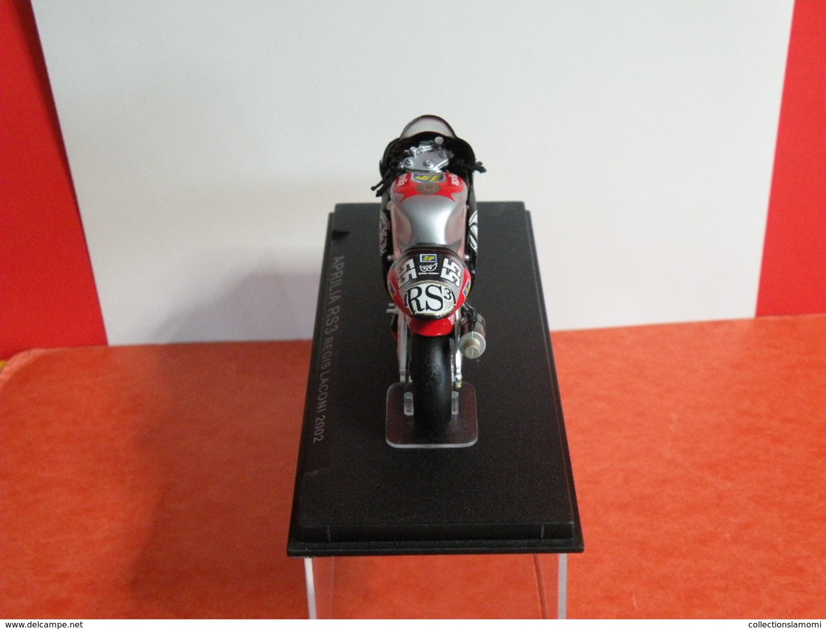 MOTO 1/24 > Aprilia RS3 Régis Laconi 2002 (sous Vitrine) - Motos