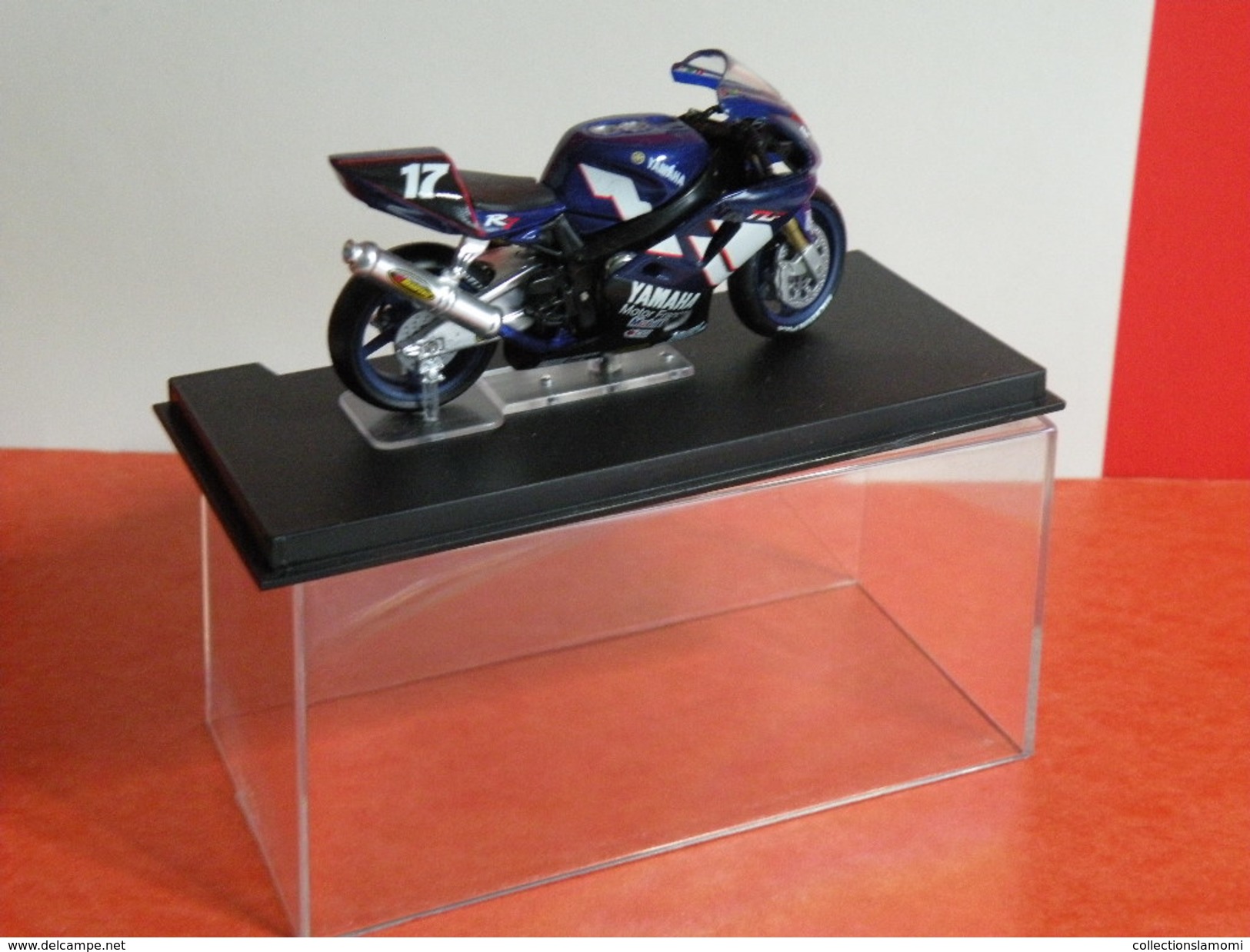 MOTO 1/24 > Yamaha R7 J.M Deletang - F. Foret - M. Willis 2000 (sous Vitrine) - Motorfietsen