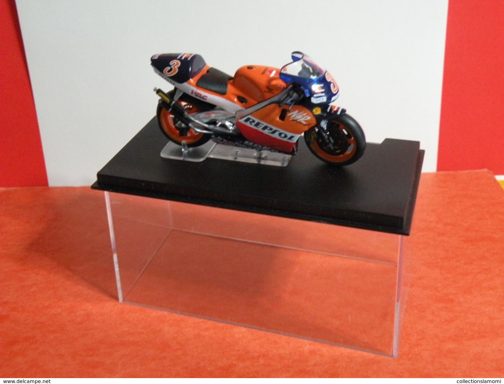 MOTO 1/24 > Honda NSR 500 Alex Criville 1999 (sous Vitrine) - Moto