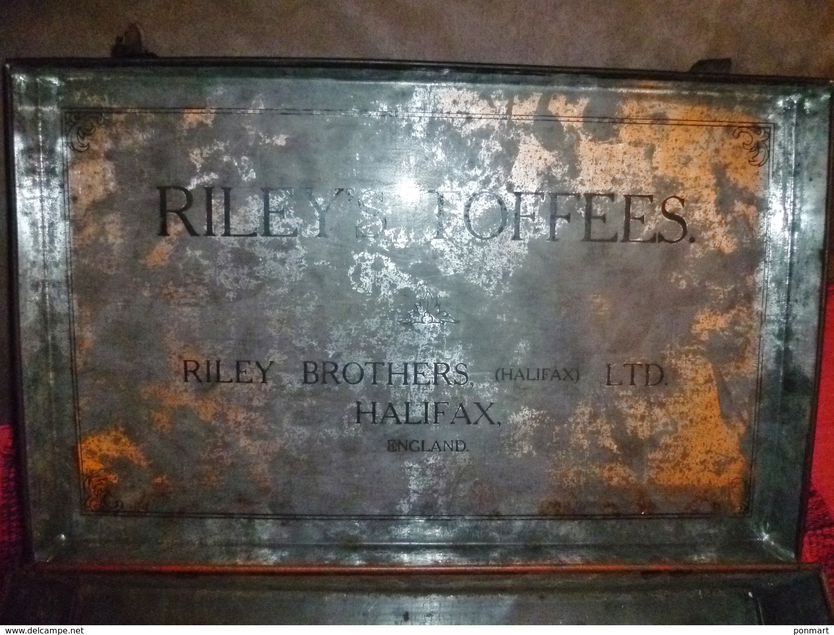 Ancienne Boite Publicité  Riley's Toffes ,england , Métal Forme Valise - Boxes
