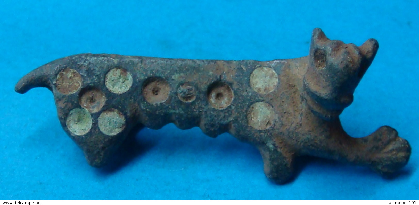 ROMAN PANTHER (FEMME) FIBULA DECORATED WITH GLASS PASTA, TRODIMENSIONAL II A.D. 43 mm. BEAUTY, RARE WITH ORIGINAL NEEDLE