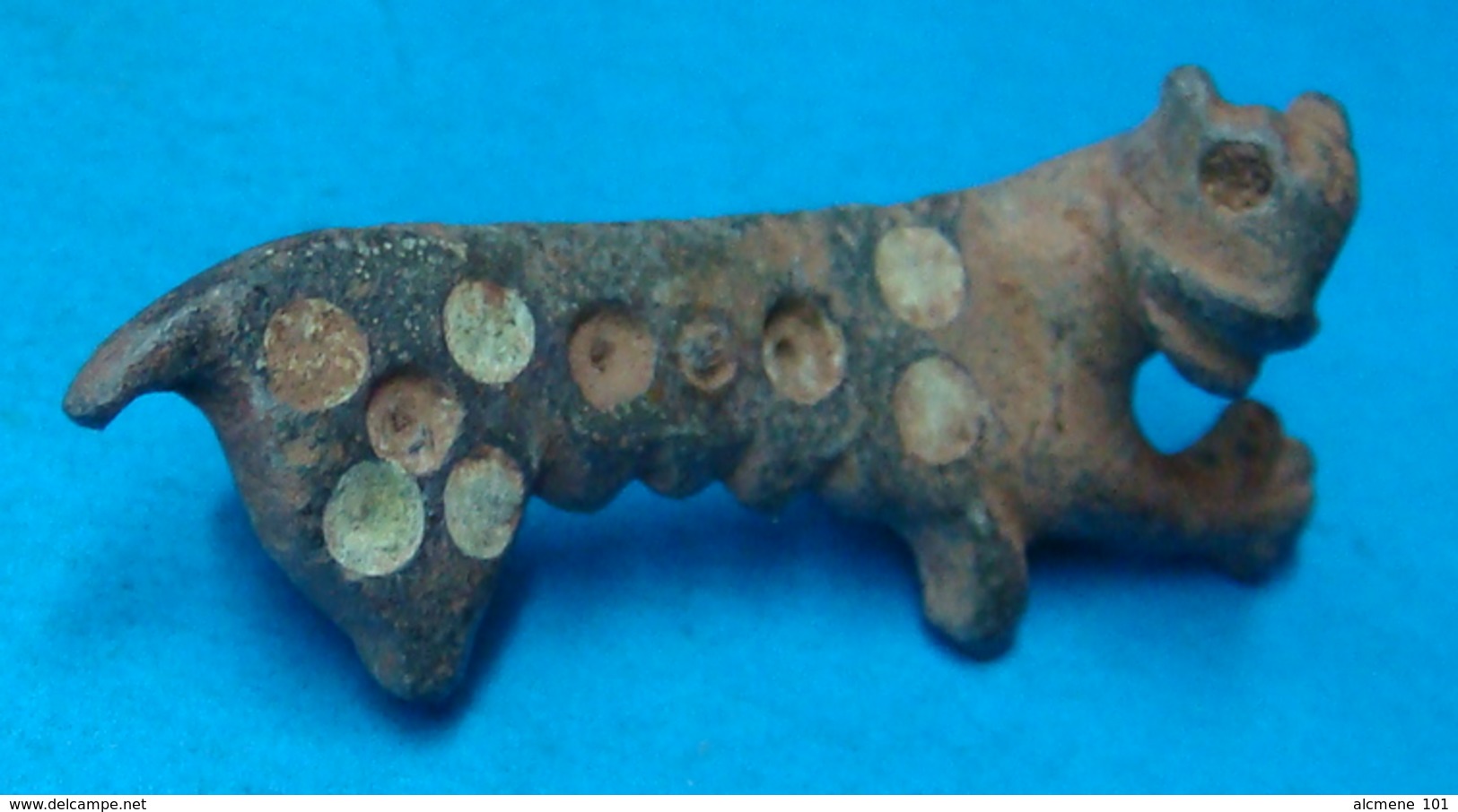 ROMAN PANTHER (FEMME) FIBULA DECORATED WITH GLASS PASTA, TRODIMENSIONAL II A.D. 43 mm. BEAUTY, RARE WITH ORIGINAL NEEDLE