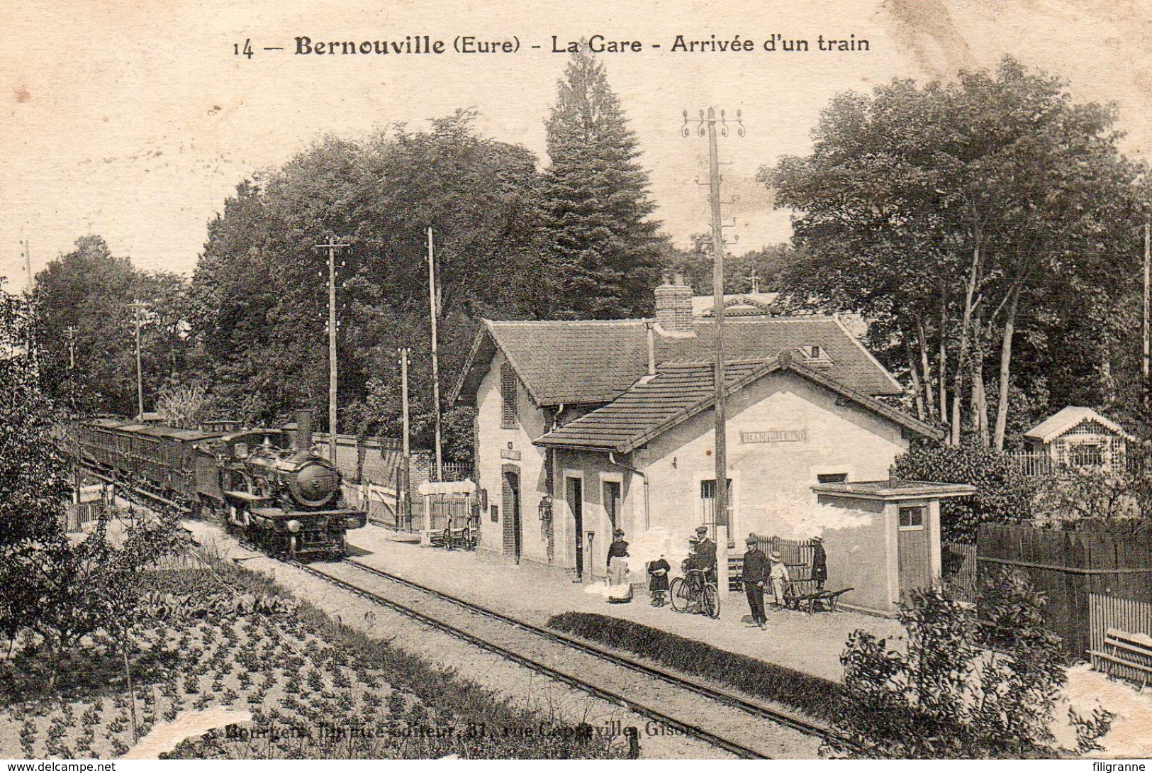 BERNOUVILLE La Gare Arrivee D Un Train - Autres & Non Classés