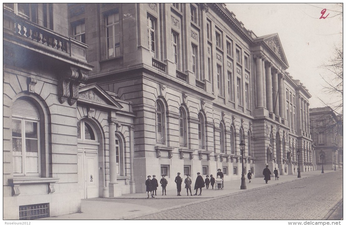 BRUXELLES : Carte Photo - école Militaire - Avenue De La Renaissance - Autres & Non Classés