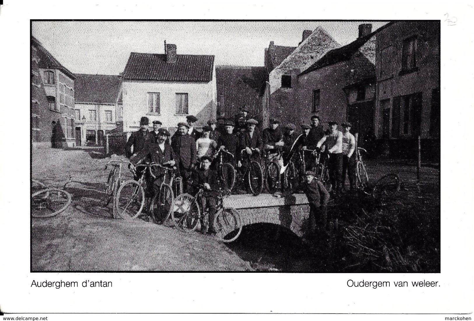 Bruxelles (1160) : Cyclistes Auderghemois En 1913, Sur La Place Communale "Den Dam". Belle Reproduction. CPSM. - Auderghem - Oudergem