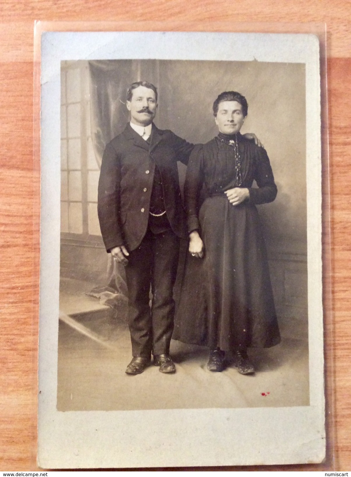 La Ferté Bernard Photo D Un Couple Photographe Joseph Manguin De La Ferté Bernard Voir Pour Généalogie - Personnes Anonymes