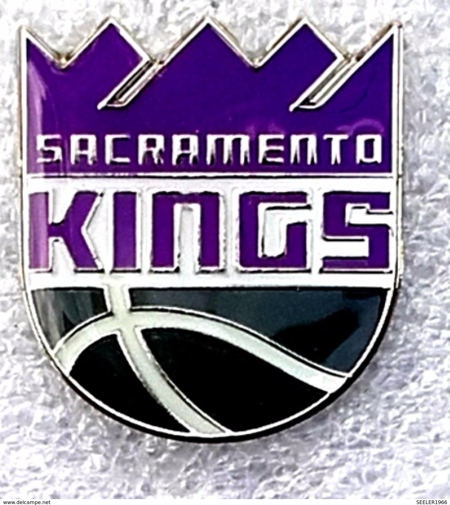 Pins/badges - N B A (National Basketball Association) SACRAMENTO KINGS.. - Basketball