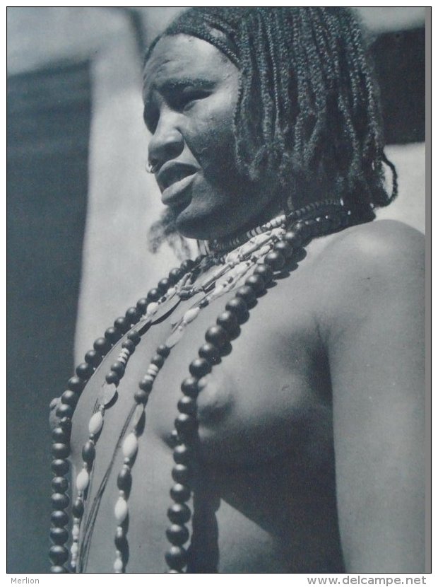 Prints and engravings - AFR221 Old Print - Sudanese GAWAZI Dancer photo