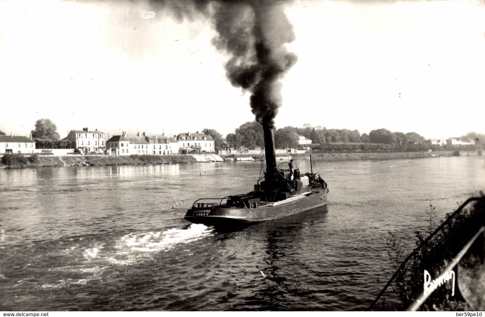 ABLON-SUR-SEINE REMORQUEUR SUR LA SEINE - Remorqueurs