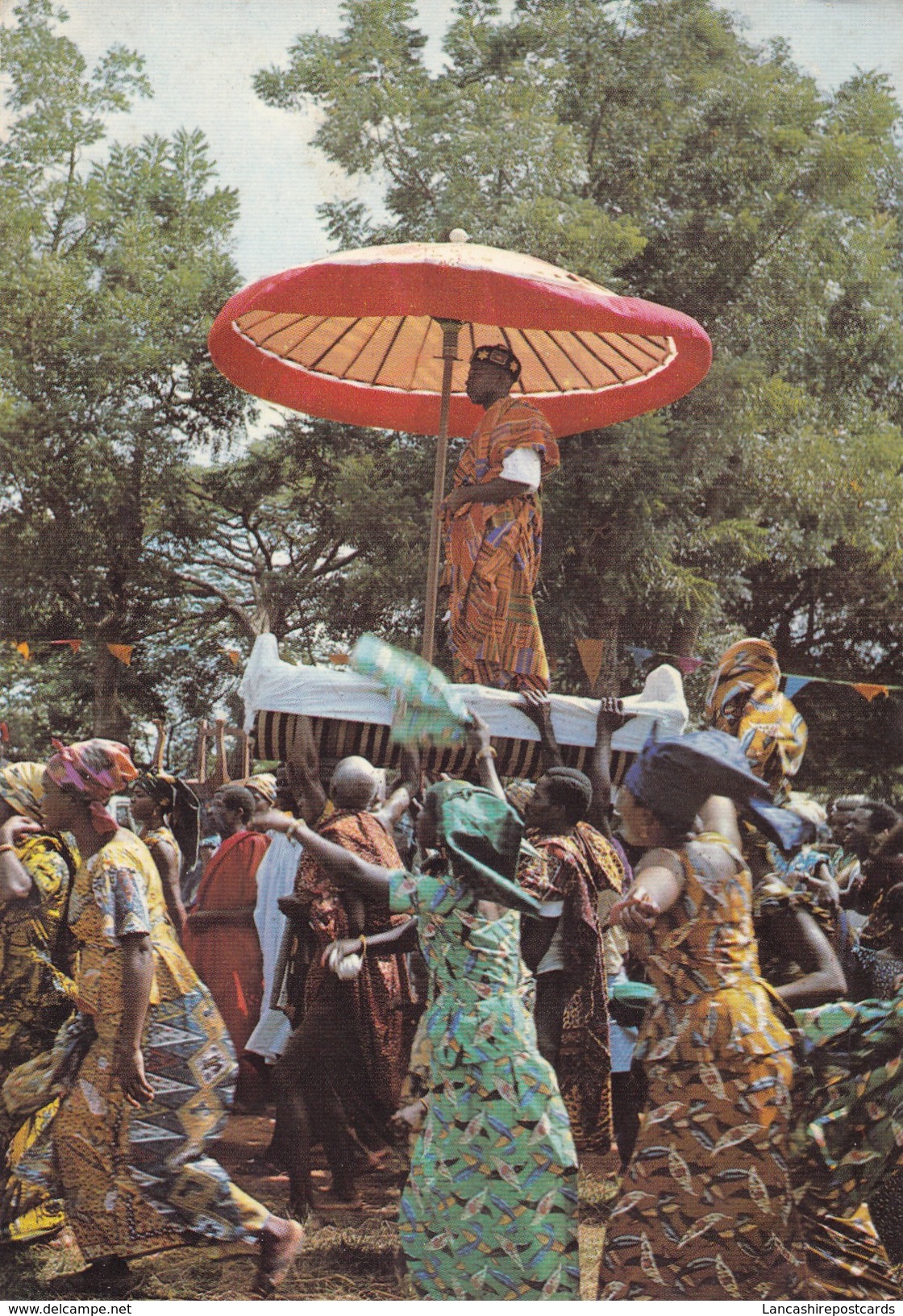 Postcard Ghana Chief Being Carried In Palanquin  My Ref B22036 - Ghana - Gold Coast