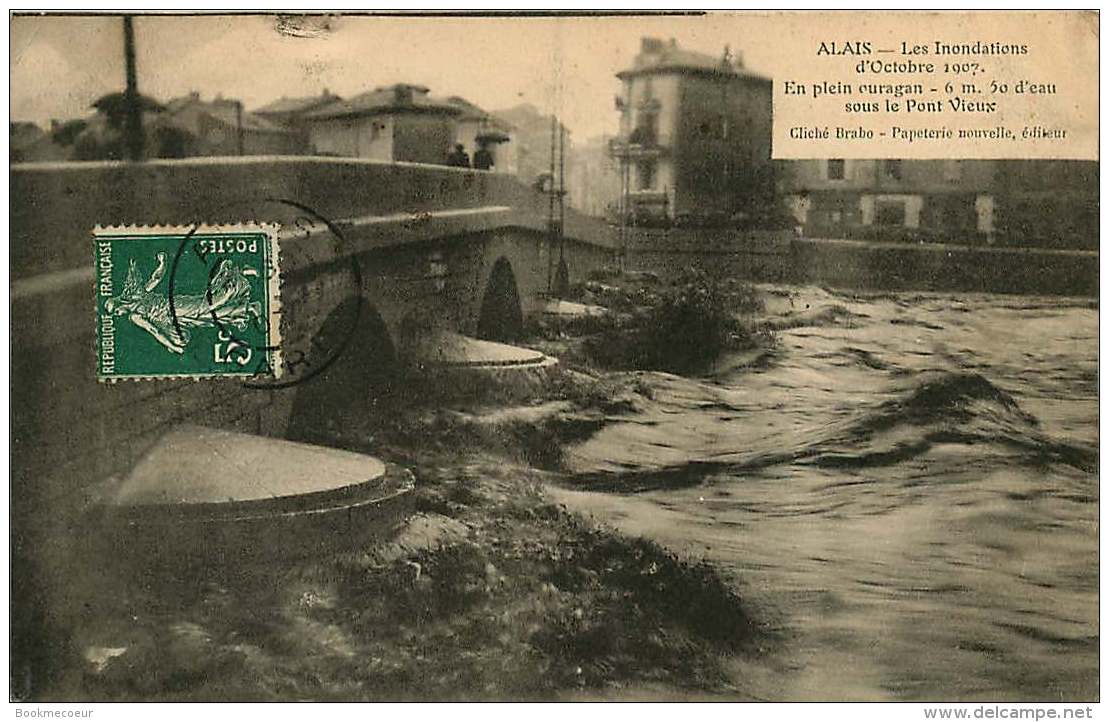 30   ALAIS   LES INONDATIONS D'OCTOBRE 1907 EN PLEIN OURAGAN 66m50 D'EAU SOUS LE PONT VIEUX - Alès