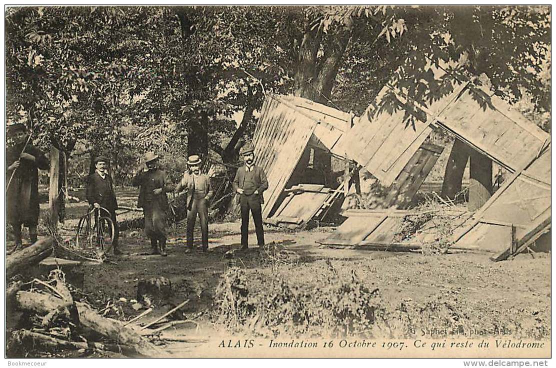 30   ALAIS  INONDATION 16 OCTOBRE 1907 CE QUI RESTE DU VELODROME - Alès