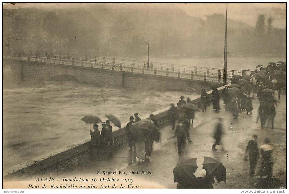 30   ALAIS   INONDATIONS 16 OCTOBRE 1907  PONT DE ROCHEBELLE AU PLUS FORT DE LA CRUE - Alès