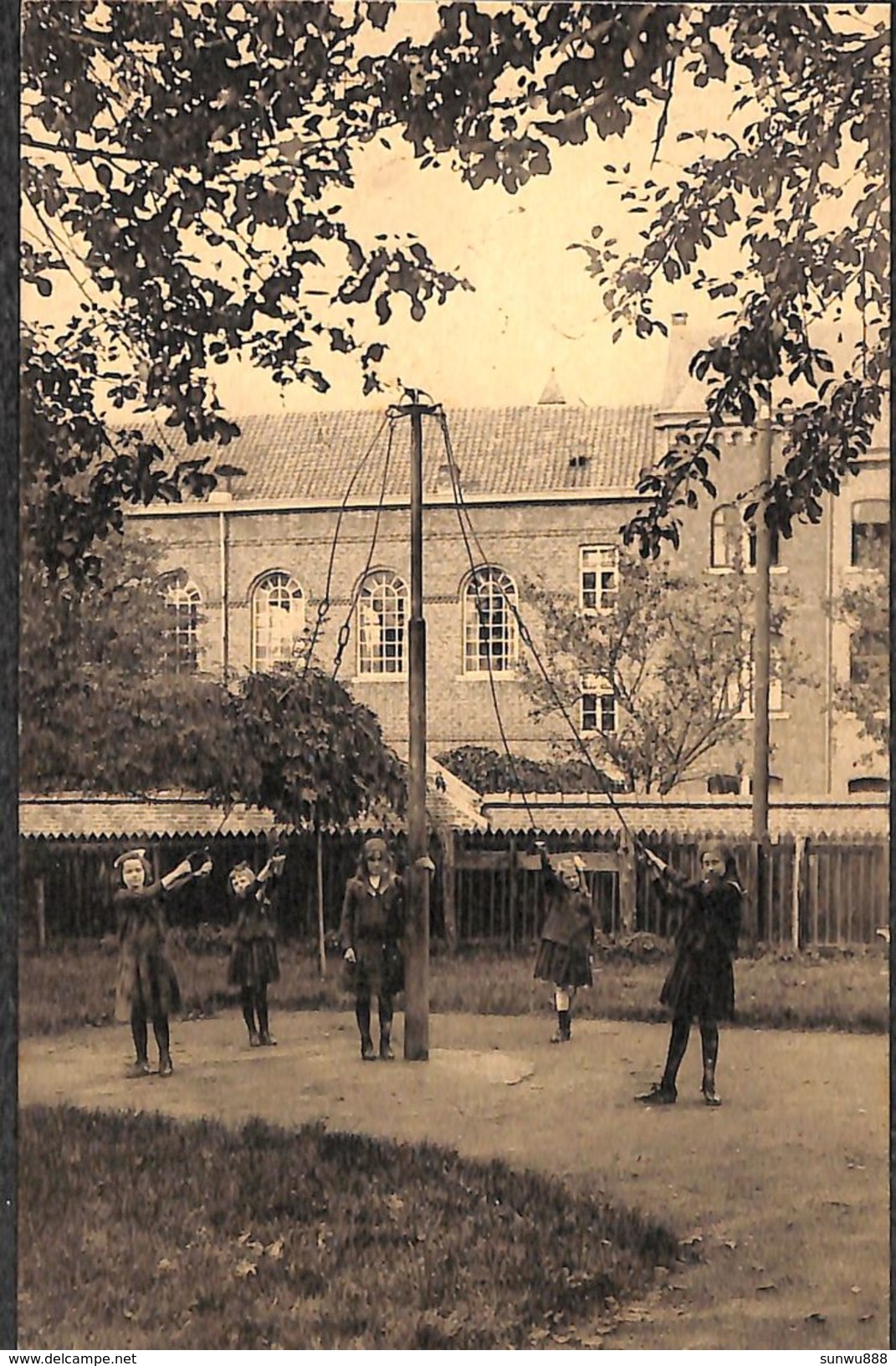 Pensionnat Des Ursulines - Fouron-le-Comte - Pas De Géant (top Animation, Photo M. Berhon) - Fourons - Voeren