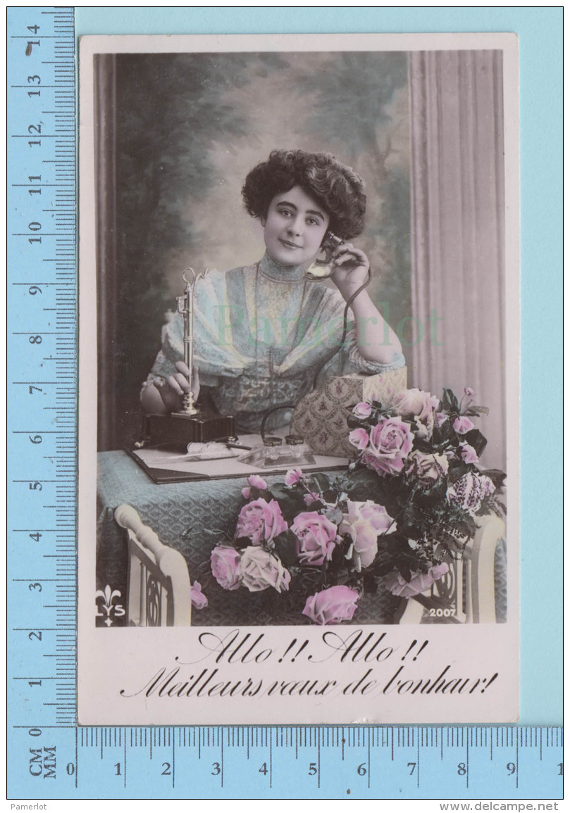 Femme -  Fleurs, Femme Au Telephone, Hello ! Hello!! Meilleur Veux De Bonheurs - Postcard - Femmes