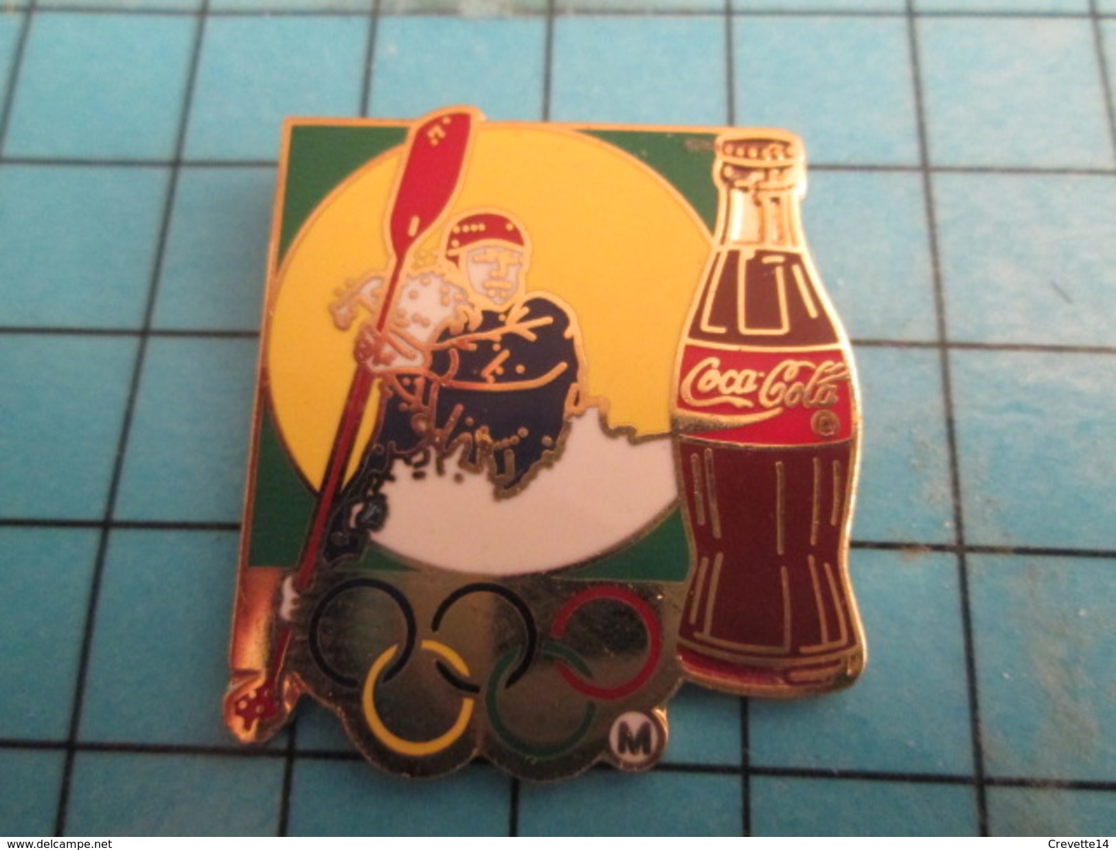 Pin2417 Pin's Pins / COCA-COLA CANOE-KAYAK JEUX OLYMPIQUES Superbe Et Grand Pin's Par ARTISS REGINA - Coca-Cola