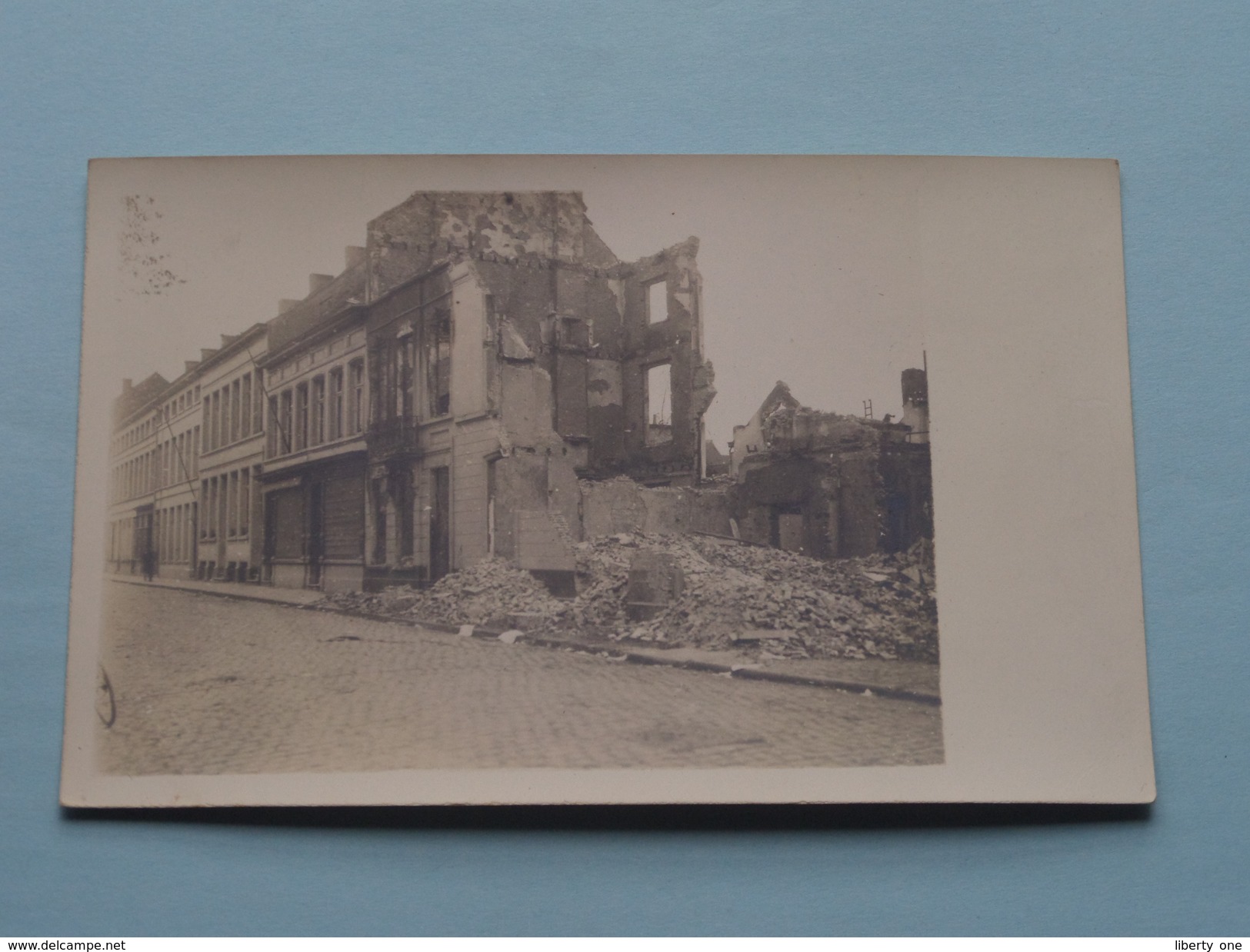 Na De BOMBARDEMENTEN Uitgebrande Huizen / Vernielde Woningen Etc........( Lotje Van 9 Stuks / Zie Foto's Voor Detail ) ! - Guerre, Militaire