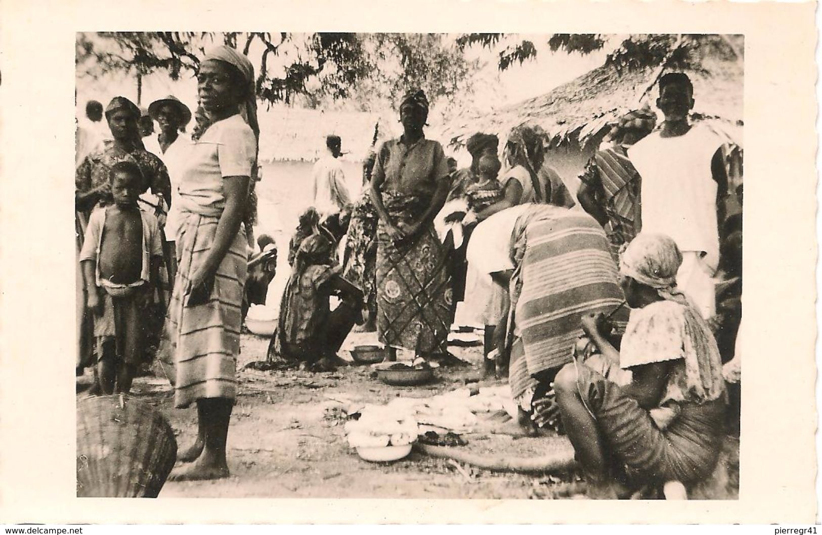 CPA-1940-CAMEROUN-MISSION CATHOLIQUE De YOKO-SCENE De MARCHE-TBE - Cameroon
