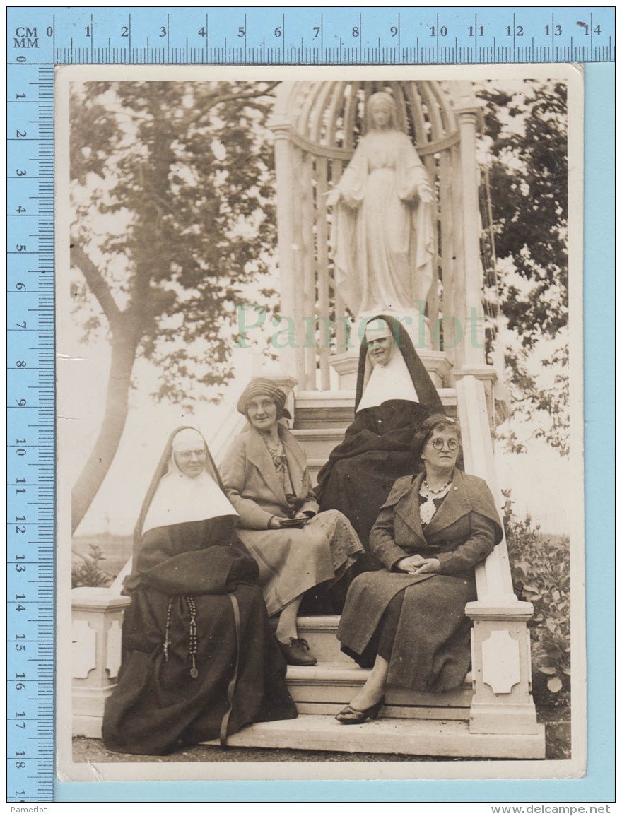 Grande Photo - Dont Deux Religieuses Hospitaliere De St-Joseph En Habits, Prise En 1927, Cornette, Chaplet Ceintures - - Personnes Identifiées