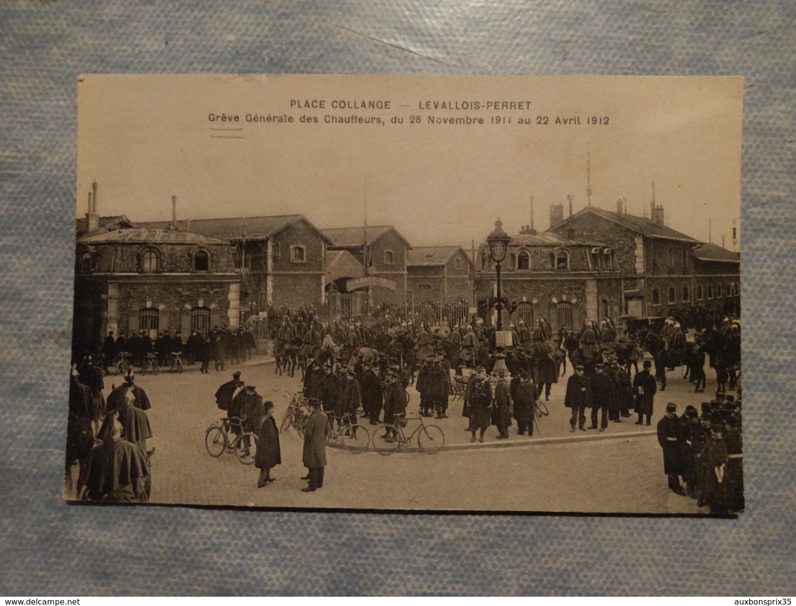 LEVALLOIS-PERRET - PLACE COLLANGE - GRÈVE GÉNÉRALE DES CHAUFFEURS - 92 - Levallois Perret