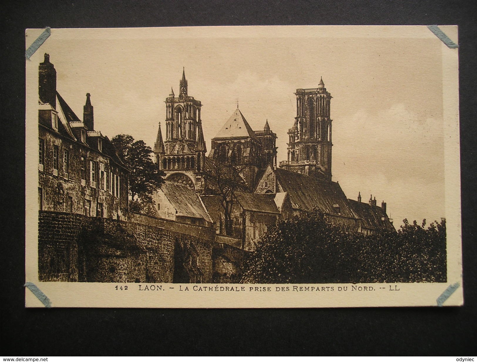 Laon.-La Cathedrale Prise Des Remparts Du Nord - Picardie