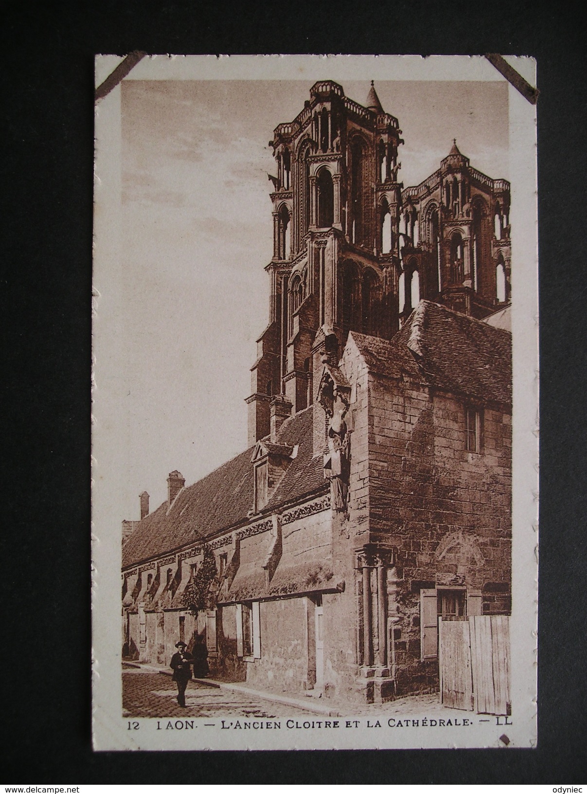 Laon.-L'Ancien Cloitre Et La Cathedrale - Picardie