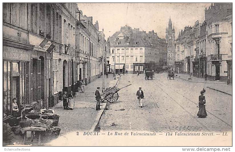 Douai       59        La Rue De Valenciennes       ( Voir Scan) - Douai